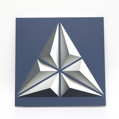 Gạch trần nghệ thuật hình tam giác 300mm * 300mm, khung nhôm mở in trần giả cho hội trường